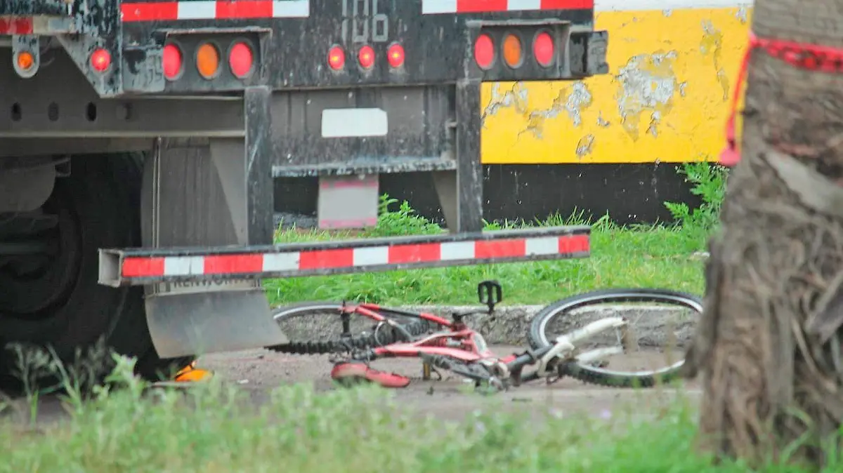 bicicleta detras de trailer